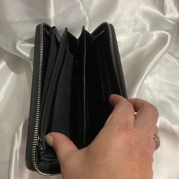 GUCCI Guccisima Navy and Black Leather Round Zipper Long Wallet - Picture 6 of 12